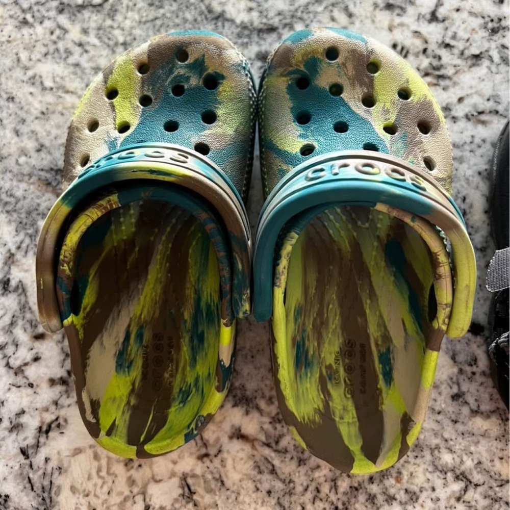 Toddler crocs